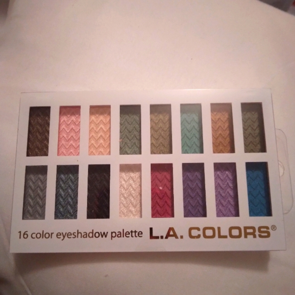 L.A. Colors 16-Color Eyeshadow Palette